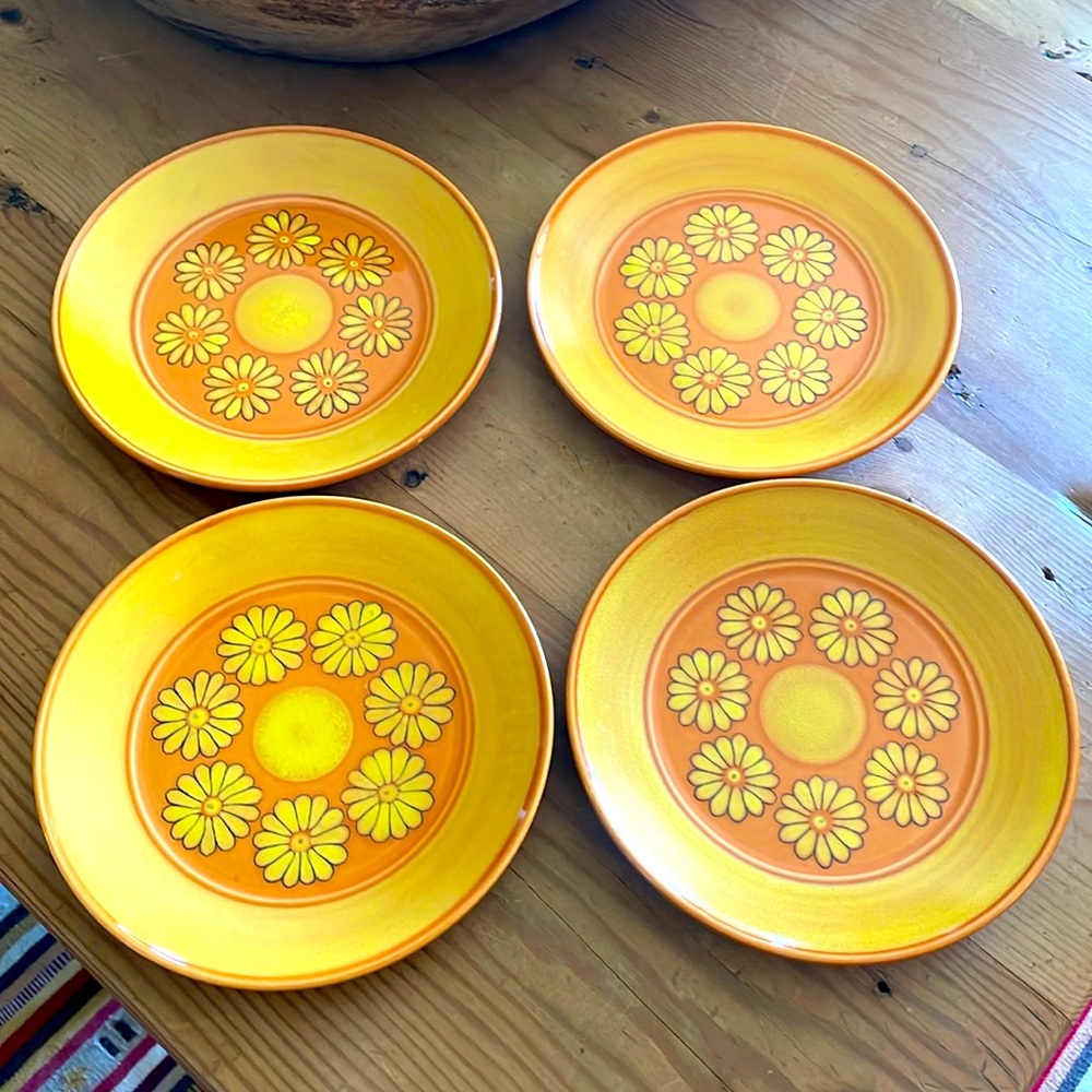 Four Metlox Vernon Ware Margarita Daisy Salad Plates
